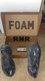 Yeezy foam runner (adidas) maat 42-43, Kleding | Heren, Schoenen, Ophalen of Verzenden, Zo goed als nieuw, Zwart