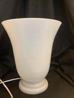 vintage melkglazen lamp, tafellamp, Ophalen of Verzenden, Zo goed als nieuw, Minder dan 50 cm