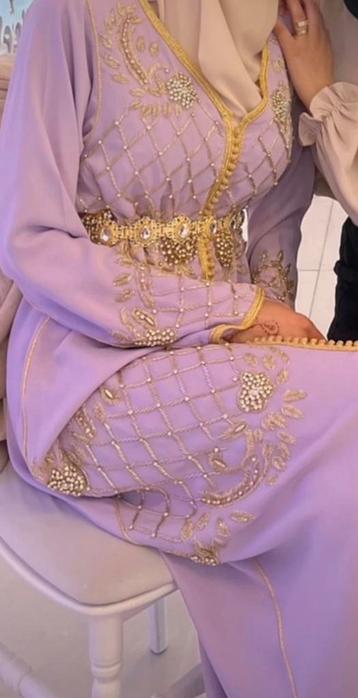 Caftan lila te koop beschikbaar voor biedingen