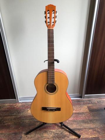 Fender Gitaar, standaard en k&m lessenaar beschikbaar voor biedingen