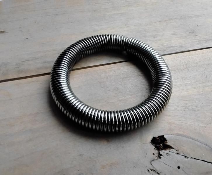 Vintage - aparte metalen armband - jaren 80, Sieraden, Tassen en Uiterlijk, Armbanden, Gebruikt, Overige materialen, Zilver, Ophalen of Verzenden