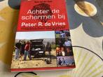 Achter de schermen.  bij. Peter.    R. de. Vries, Maatschappij en Samenleving, Ophalen of Verzenden, Nederland, Peter.  R,  de. Vries!