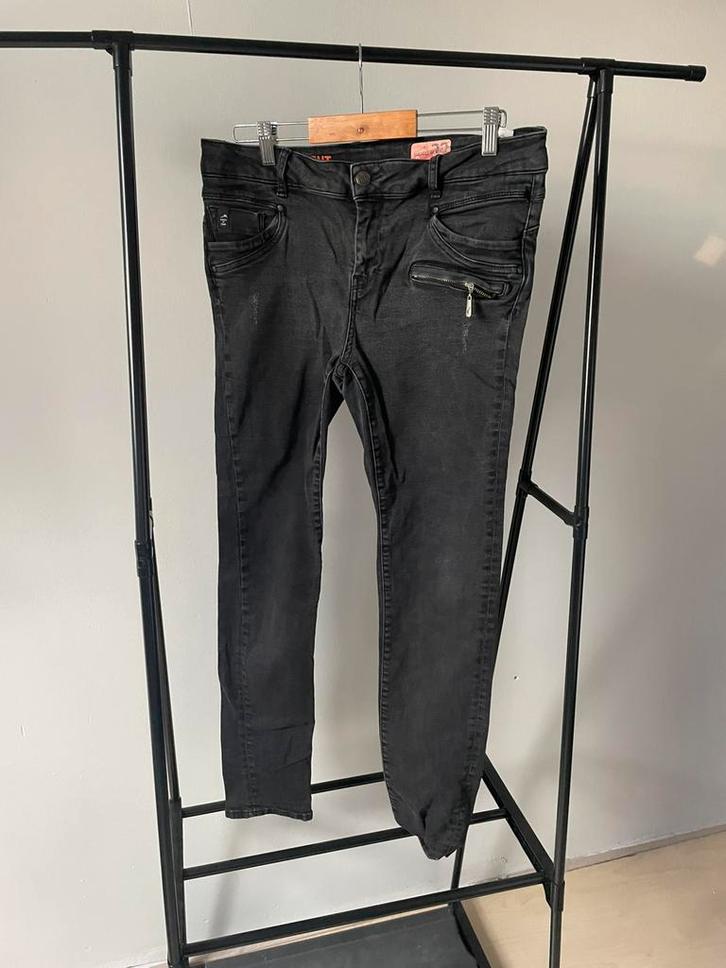Miracle of denim maat 32, Kleding | Dames, Spijkerbroeken en Jeans, Zo goed als nieuw, W30 - W32 (confectie 38/40), Zwart, Ophalen of Verzenden