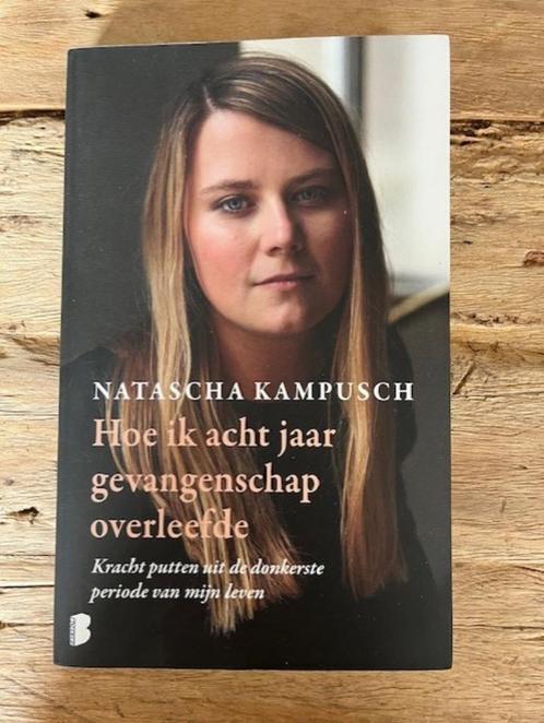 Natascha Kampusch | hoe ik 8 jaar gevangenschap overleefde, Boeken, Biografieën, Zo goed als nieuw, Ophalen of Verzenden