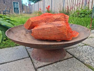 Flinke vuurschaal met een zak hout geschatte diameter 60cm! beschikbaar voor biedingen