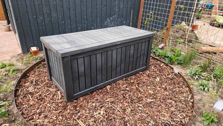 Keter Rockwood opbergbox 570L - 155 x 65 x 72, Tuin en Terras, Bergingen en Tuinkasten, Gebruikt, Overige typen, Kunststof, Ophalen