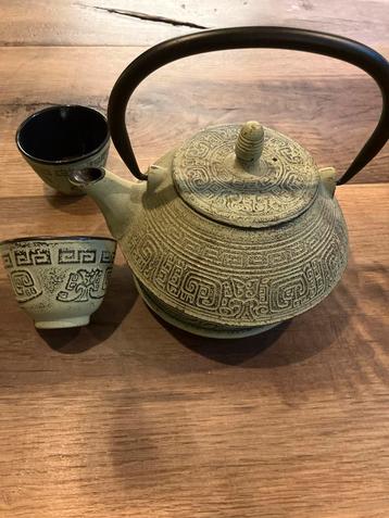 Theepot met kopjes - Aziatische stijl beschikbaar voor biedingen