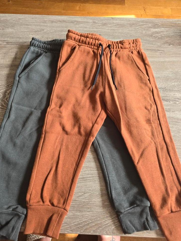 NIEUW 2 Mooie Sweatbroekjes van Hema Maatje 98, Kinderen en Baby's, Kinderkleding | Maat 98, Nieuw, Jongen, Broek, Ophalen of Verzenden