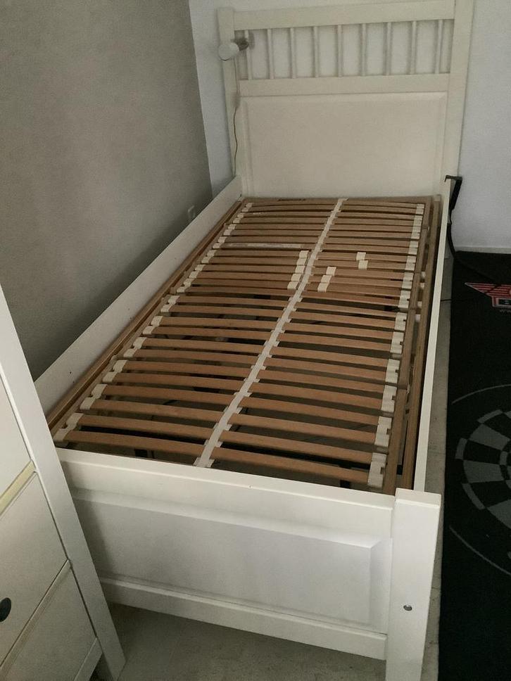 Hemnes wit 1 persoons bed ikea met elektrische lattenbodem, Huis en Inrichting, Slaapkamer | Bedden, Gebruikt, Eenpersoons, 90 cm