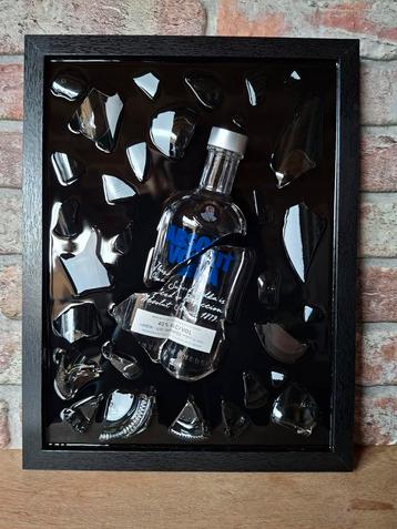 Absolut vodka fles verwerkt in een lijst met Epoxy  beschikbaar voor biedingen
