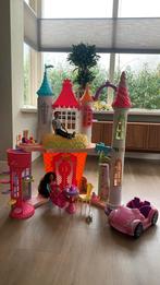 Barbiehuis met barbie, ken, auto, schoenen, jurken etc, Ophalen, Gebruikt, Poppenhuis