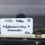 Mercedes W124 Sedan  1986  Klemmetjes TBV Strip onder achter, Gebruikt, -, -, Ophalen of Verzenden