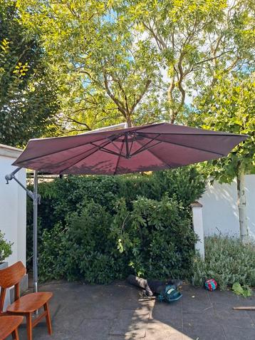 Paarse zweefparasol met voet - Kantelbaar beschikbaar voor biedingen