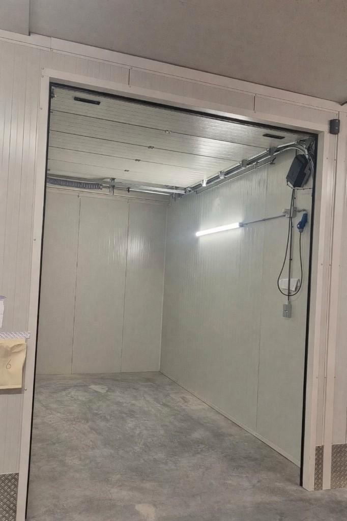 TE HUUR Garagebox 17m2 Lelystad begane grond / XL BOX, Huizen en Kamers, Garages en Parkeerplaatsen, Flevoland