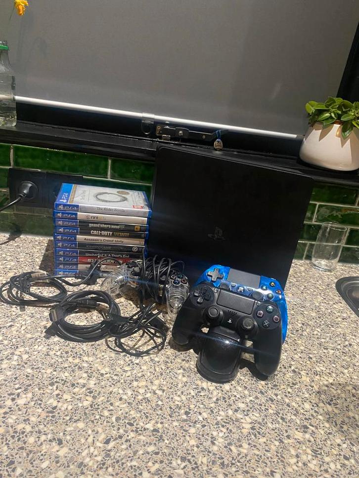 PS4 Slim 1TB + 3 Controllers + 9 Games!, Spelcomputers en Games, Spelcomputers | Sony PlayStation 4, Zo goed als nieuw, Slim, 1 TB