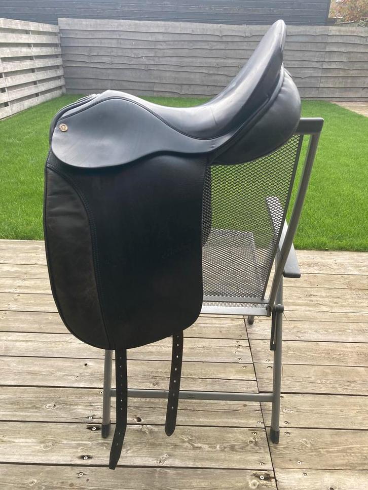 Ainsley Vanquard dressuur zadel 17,5 tab, Dieren en Toebehoren, Paarden en Pony's | Zadels, Gebruikt, Dressuur, Ophalen of Verzenden