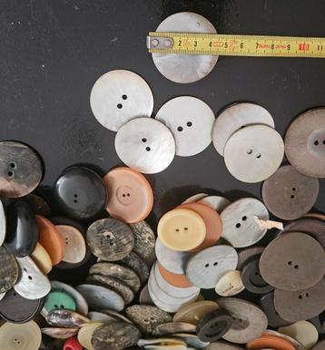 vintage verzameling knopen beschikbaar voor biedingen