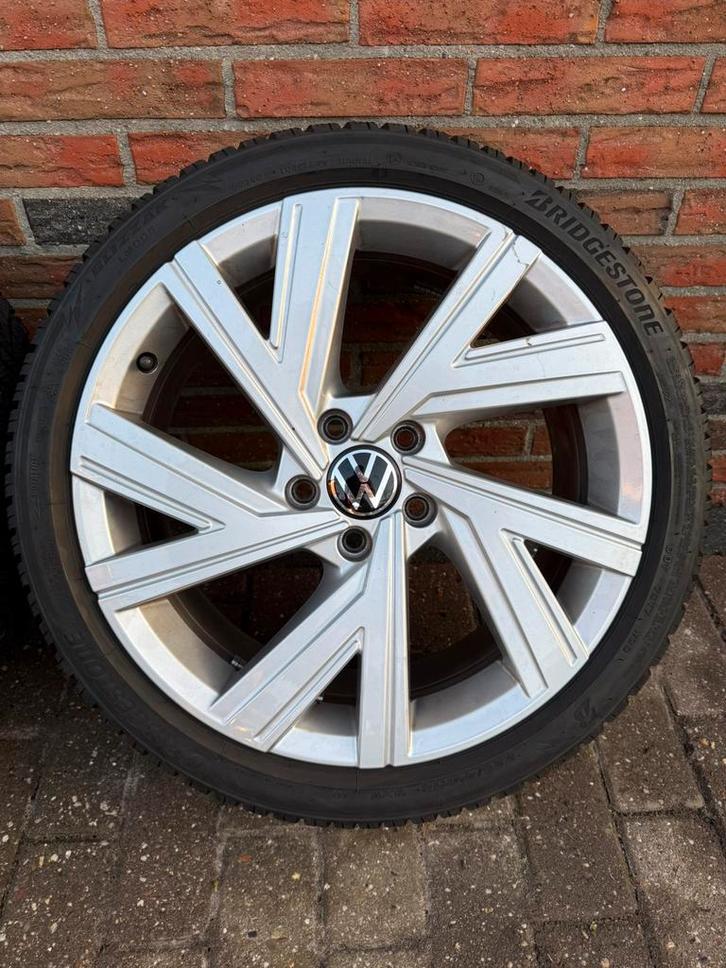 ️❄️ Winterset Originele VW Bergamo velgen + 225/40 R18 18”, Auto-onderdelen, Banden en Velgen, Banden en Velgen, Winterbanden