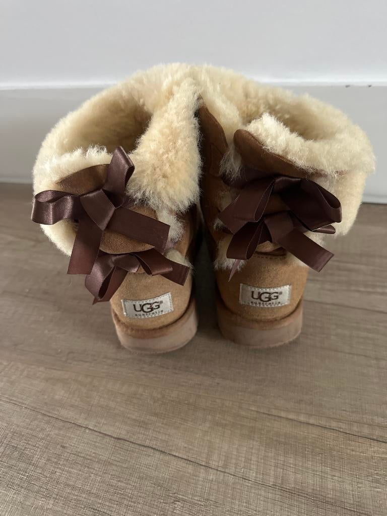 Kinder UGG Laarsjes met Strik - Maat ca. 35/36, Ophalen of Verzenden, Gebruikt, Meisje