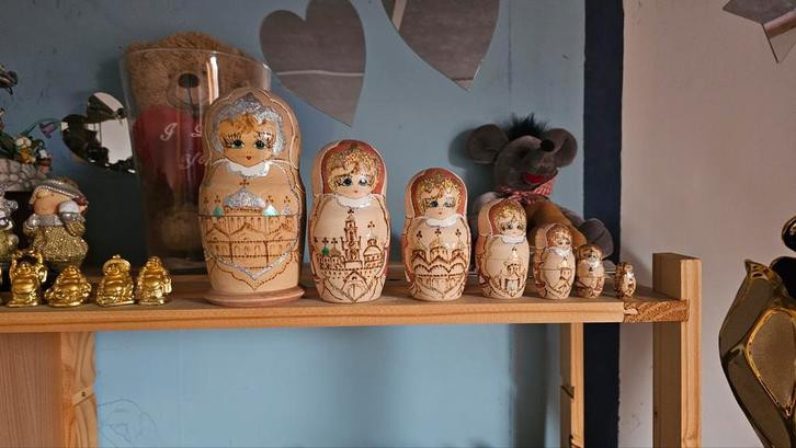 Russische Matroesjka Poppen Set - Handgeschilderd, Antiek en Kunst, Curiosa en Brocante, Ophalen of Verzenden