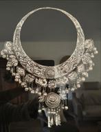 Antieke Zilveren Ketting in Lijst, Ophalen, Metaal of Aluminium, Zo goed als nieuw, 75 tot 100 cm