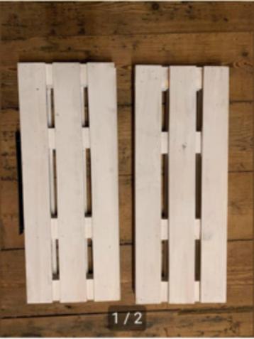 2 witte pallet-wandplankjes