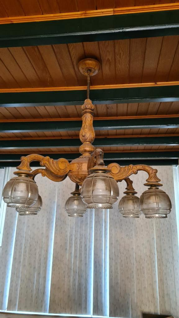 Vintage Houten Kroonluchter met Glazen Lampenkappen, Huis en Inrichting, Lampen | Kroonluchters, Gebruikt, Glas, Hout, Ophalen