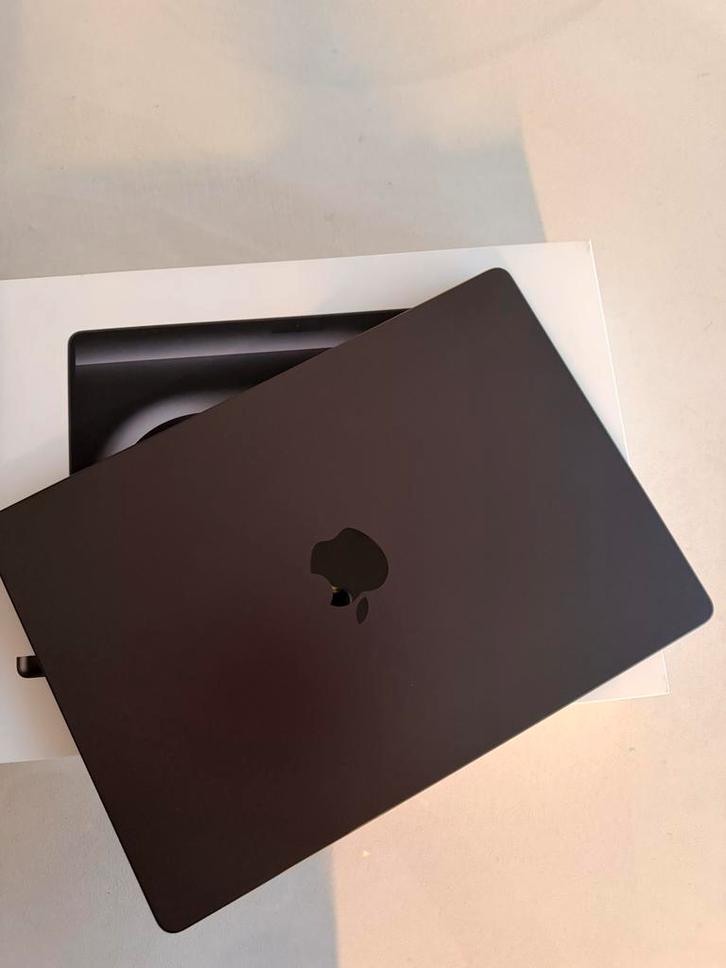 MacBook Pro M5 2025, Computers en Software, Apple Macbooks, Zo goed als nieuw, MacBook Pro, Overige groottes, 4 Ghz of meer, 512 GB