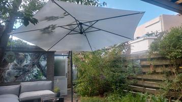 Intratuin zweefparasol Milano wit 80+UV D 300 cm beschikbaar voor biedingen