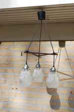 Vintage lamp met drie kelken, Huis en Inrichting, Lampen | Hanglampen, Gebruikt, 50 tot 75 cm, Vintage, Ophalen of Verzenden