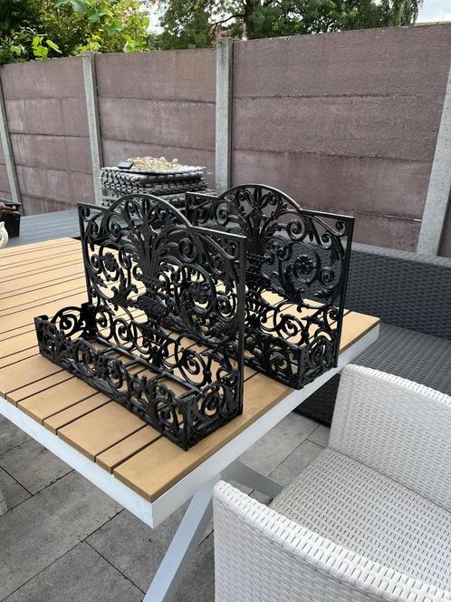 Gietijzeren plantenbak houder 2x, Tuin en Terras, Bloembakken en Plantenbakken, Gebruikt, Metaal, Binnen, Balkon, Tuin, 30 tot 60 cm