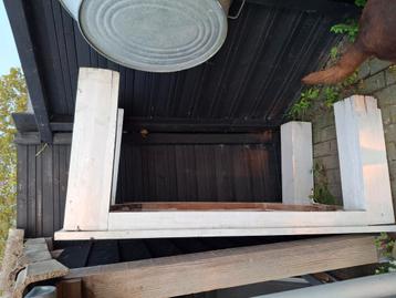 oude tuintafel opknapper gratis beschikbaar voor biedingen