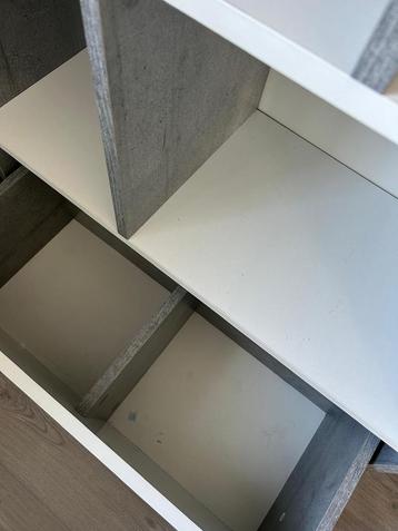 Grijze kast IKEA 