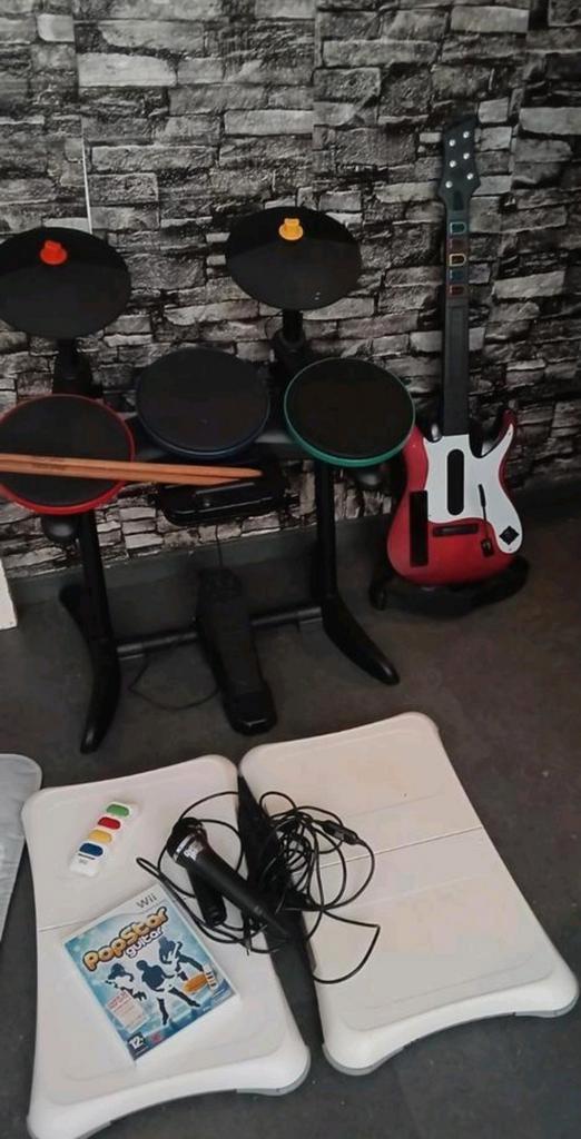 Nintendo Wii Accessoires: Gitaar, Drumstel, Trainer, Spelcomputers en Games, Games | Nintendo Wii, Ophalen of Verzenden