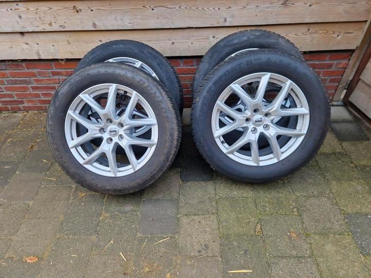 Winterbanden met Volvo Velgen - Set van 4, Auto-onderdelen, Banden en Velgen, Banden en Velgen, Winterbanden, 18 inch, 235 mm