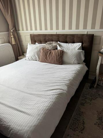 Boksspring beschikbaar voor biedingen