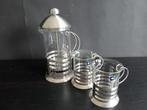 Cafe/theetière met metalen handvat en 2 koffie/thee glazen., Ophalen of Verzenden, Nieuw