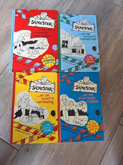 Silvester
- en de vreemde voorouder
- en de brand in IJsselb, Boeken, Kinderboeken | Jeugd | 10 tot 12 jaar, Gelezen, Ophalen of Verzenden