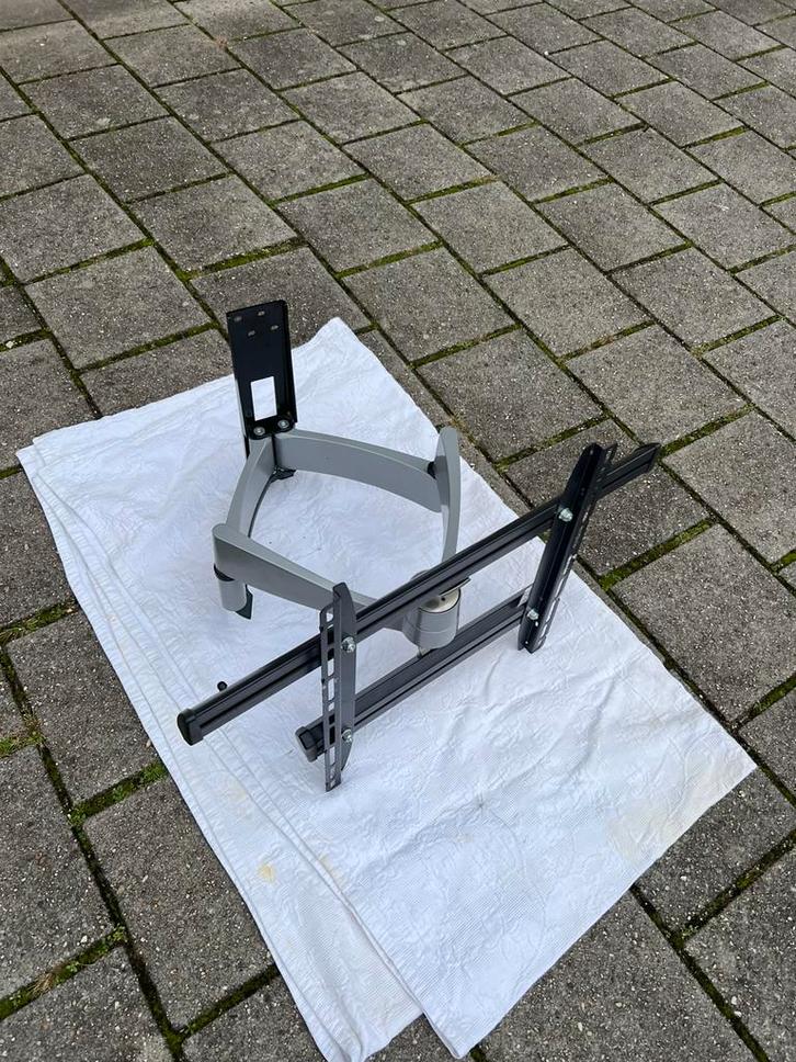 Uitschuifbare en draaibare tv-muurbeugel, Audio, Tv en Foto, Televisiebeugels, Zo goed als nieuw, Ophalen