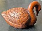 Houten Netsuke van een zwaan Japan, Antiek en Kunst, Kunst | Niet-Westerse kunst, Ophalen of Verzenden