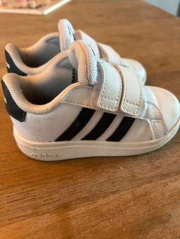 Adidas sneakers maat 23 beschikbaar voor biedingen