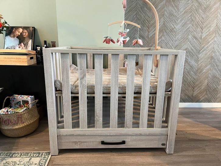 TWF Box Midden Grijs + Meyco Boxkleed, Kinderen en Baby's, Boxen, Nieuw, Vierkant, In hoogte verstelbaar, Boxkleed, Lade, Ophalen
