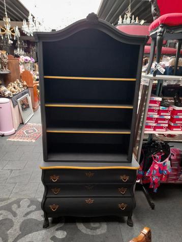 Mooie laden kast met los opzet stuk