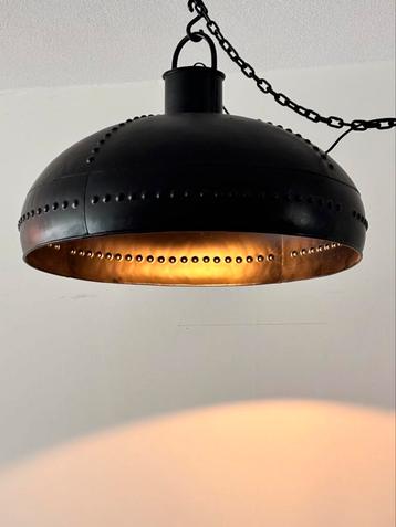 Stoere stalen lamp popnagels mega tof en zwaar beschikbaar voor biedingen