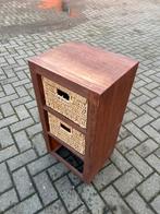 Te Koop : Houten Ladekastje 2 Rieten Mandjes Hout Kastje, Ophalen, Minder dan 50 cm, Gebruikt, Overige materialen