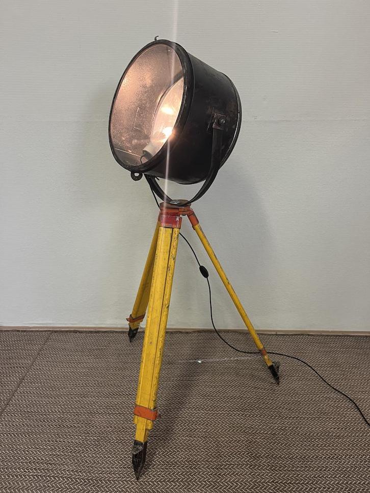 Russische industriële lamp, Huis en Inrichting, Lampen | Vloerlampen, Gebruikt, 150 tot 200 cm, Hout, Metaal, Ophalen of Verzenden