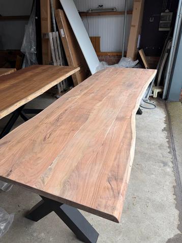Mooie Boomstamtafel Industrieel 2m80 lang 95 breed beschikbaar voor biedingen