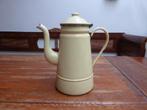 Antieke emaille koffiepot.