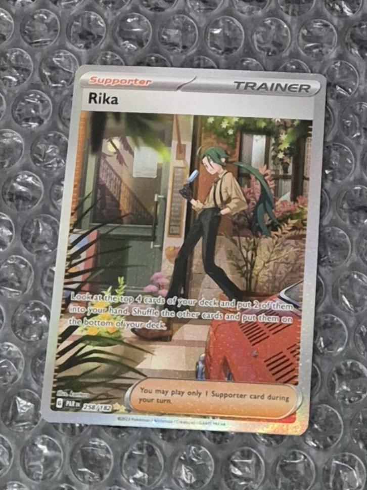 Special Illustration Rare Rika 258/182 Paradox Rift Scarlet, Hobby en Vrije tijd, Verzamelkaartspellen | Pokémon, Zo goed als nieuw