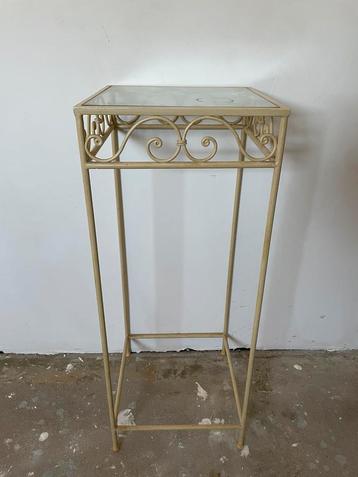 Bijzet tafel beschikbaar voor biedingen